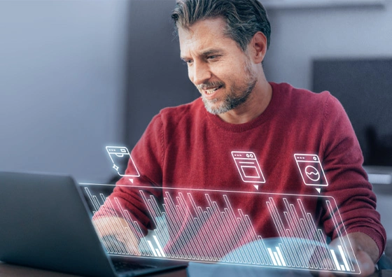 Pan sprawdza ceny dynamiczne